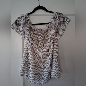 White House Black Market Zigzag Flutter Sleeve Blouse (S) • Brown Ivory Boho Top